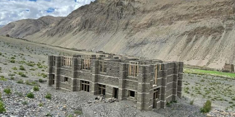 स्वास्थ्य चौकी निर्माणको काम पूरा नहुँदा उपल्लो डोल्पामा स्वास्थ्य सेवा प्रवाहमा समस्या