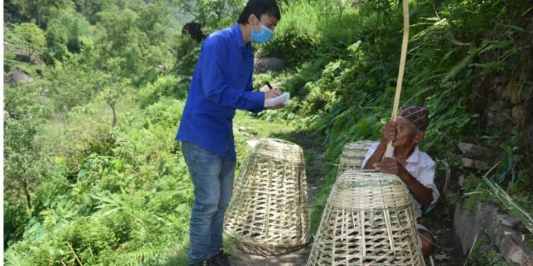 डोटीमा बास र निगालोबाट सामग्री बनाउन तालिम