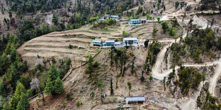 दुर्गम गाउँका बस्तीमा सडकले फेरियो जनजीवन