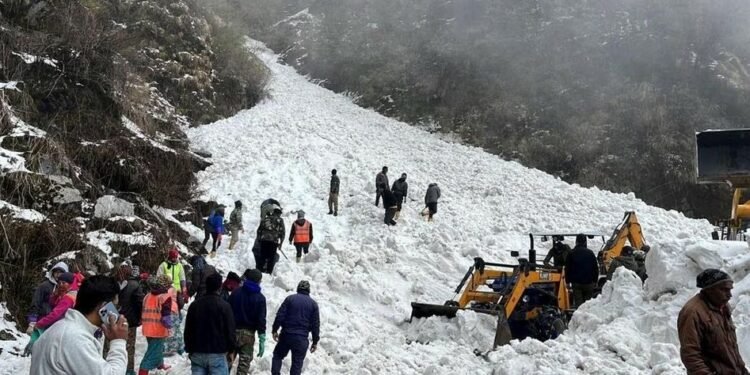 सिक्किमको नाथुलामा हिमपहिरोः तीन नेपालीसहित ७ पर्यटकको मृत्यु