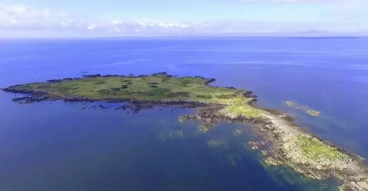 स्कटल्याण्डको दक्षिण तटमा अवस्थित आइल्याण्ड बिक्रीमा