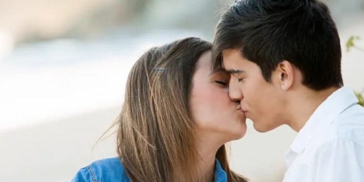 दैनिक ६ सेकेण्ड चुम्बन गरे स्वास्थ्य हुन्छ राम्रो