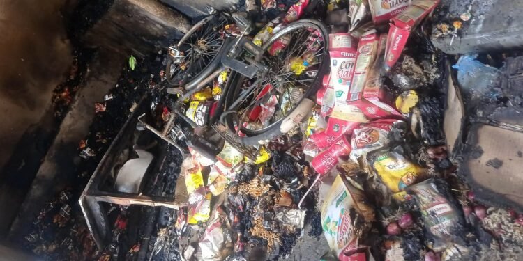 किराना पसलमा आगलागी हुँदा सामान जलेर नष्ट