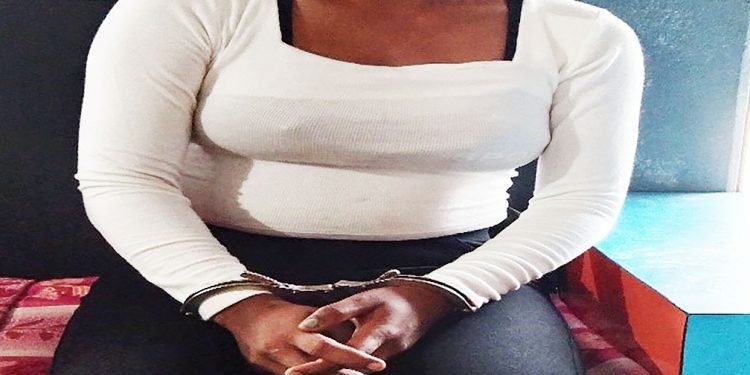 स्कुटरको डिक्कीमा राखिएको नगद चोरी गरेको आरोपमा युवती पक्राउ