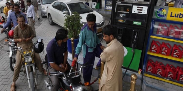 चरम आर्थिक सङ्कटतर्फ उन्मुख हुँदै पाकिस्तान