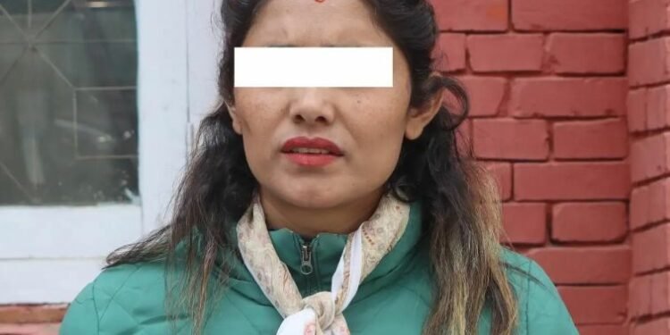 इजरायल पठाइदिन्छु भनी ठगी गर्ने महिला पक्राउ