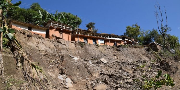 पर्वतका सयौँ बाढीपहिरोपीडित पुनःबासको पर्खाइमा