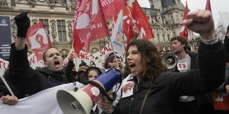 व्यापक विरोधका बीच बढाइयो पेन्सनको उमेर