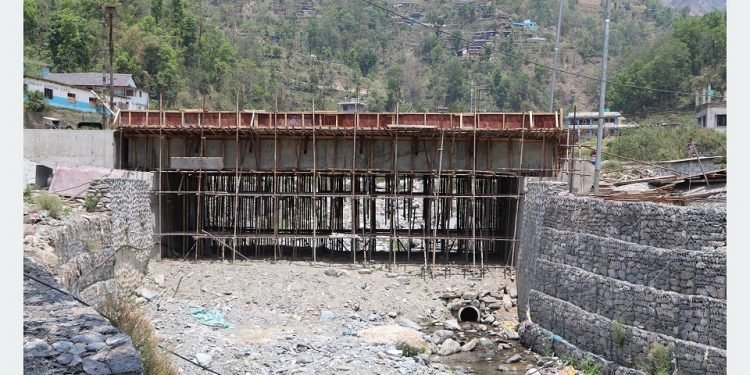 चुक्तीखोलामा पुल निर्माण हुन थालेपछि स्थानीय हर्षित