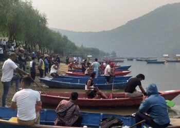 पोखराको फेवातालमा डुंगा दौड प्रतियोगिता