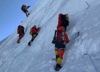 कतारी राजकुमारी थानीद्वारा अन्नपूर्ण आरोहण