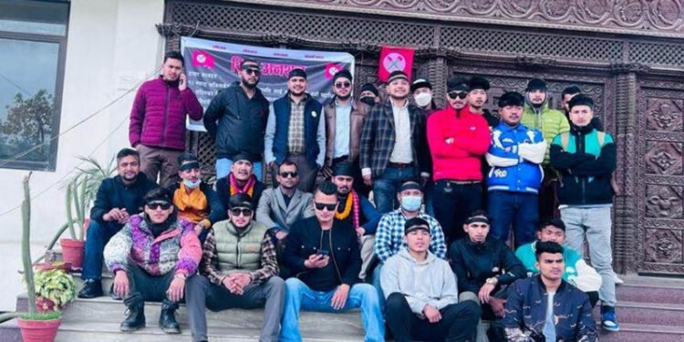 नेविसंघ अध्यक्षको राजीनामा माग गर्दै रिले अनसन