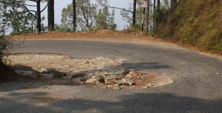 खोटाङका सडक कालोपत्रे गर्न जिल्ला समन्वय समितिको माग