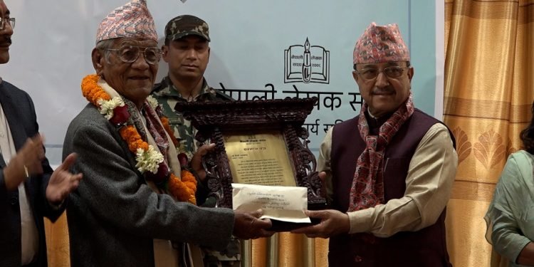 वरिष्ठ साहित्यकार काइँलालाई एक लाख राशिको पुरस्कार