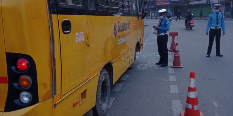 उपत्यकामा १२ जना स्कुल बसका चालकमाथी कारबाही