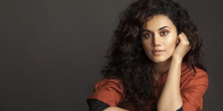 साउथ फिल्मकी अभिनेत्री तापसी पन्नू (फोटोफिचर)