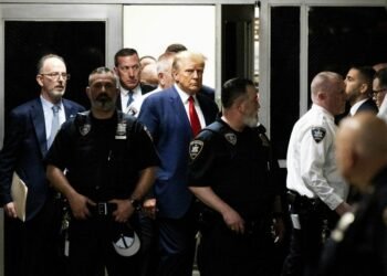 अमेरिकाका पूर्व राष्ट्रपति डोनाल्ड ट्रम्प पक्राउ