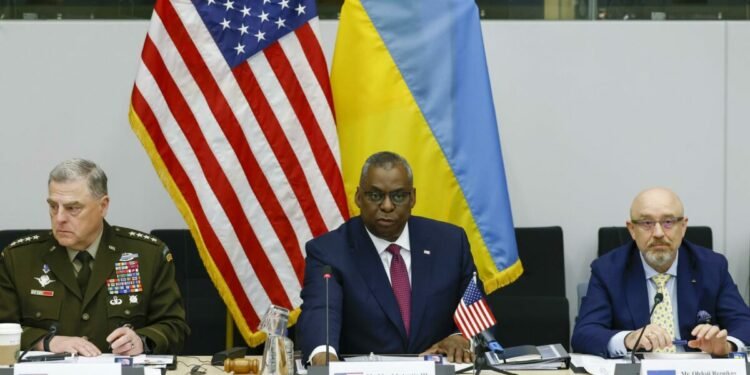 अमेरिकाले युक्रेनलाई साढे ३२ करोड अमेरिकी डलरको सैन्य सहायता दिने