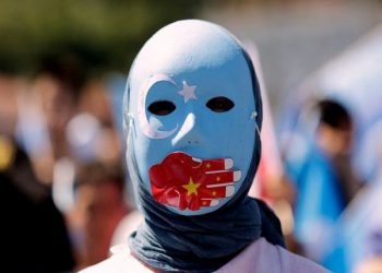 चीनले उइघुरमाथि गर्ने अत्याचारको बारेमा एक विद्यार्थीले दिए चार भाषामा जानकारी