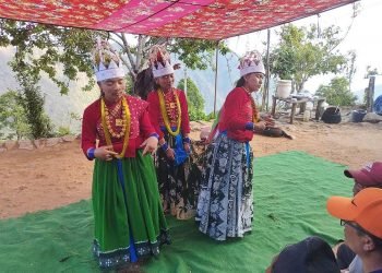 लोपोन्मुख हुँदै घाटु नाच