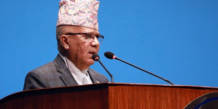 आत्मसमीक्षा गर्न एमालेलाई माधव नेपालको सुझाव
