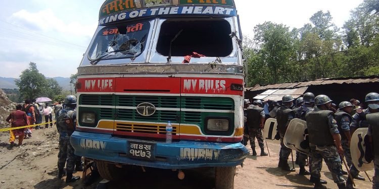 पृथ्वीराजमार्गको याम्पा–आँबुखैरेनी सडकखण्ड अवरुद्ध