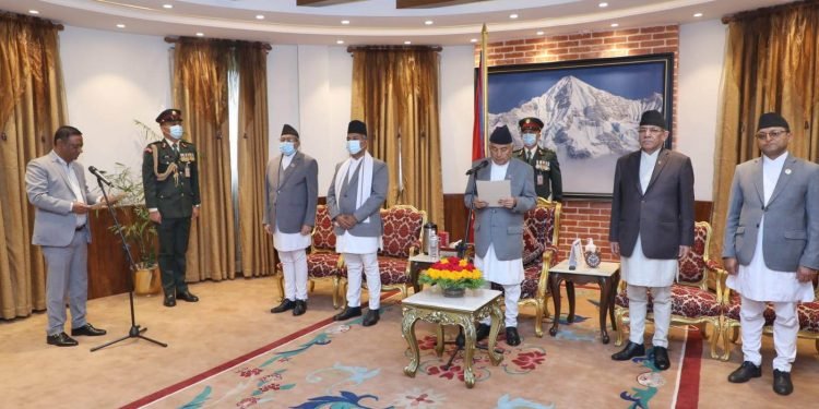 नवनियुक्त वनमन्त्री महतो र शिक्षा राज्यमन्त्री यादवले लिए शपथ