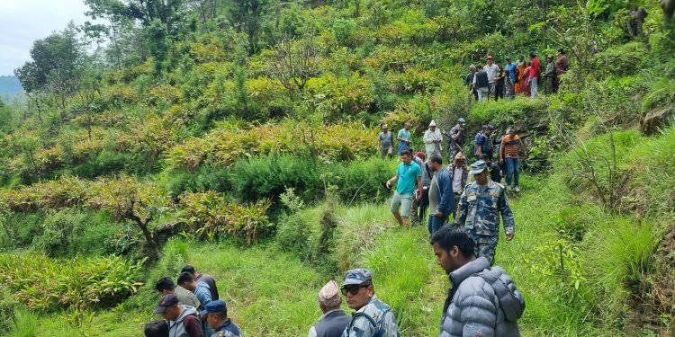 लिखु खोला–२ को सुरुङमार्गबाट पानी चुहिएपछि ४० बढी घरधुरी त्रासमा, न्यायका लागि भौतारिदै स्थानिय