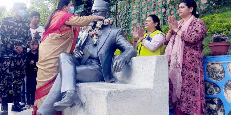 मदनको सम्झनामा विद्याले रोपिन् स्वामीको बिरुवा