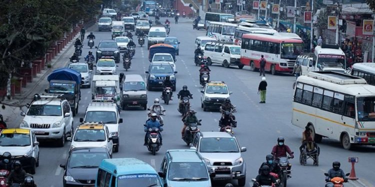 उपत्यकामा चल्ने बसको भाडा ६ प्रतिशत घट्यो