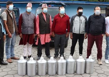 करिब २ करोडको रक्तचन्दनको तेलसहित ८ जना अवैध कारोबारी पक्राउ