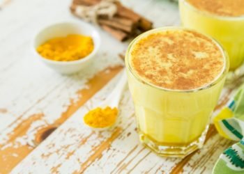 हेल्थ टिप्सः हानिकारक पनि हुनसक्छ, ‘बेसार–दुध’को सेवन