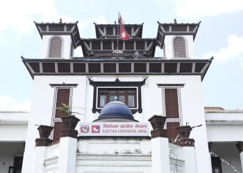 प्राध्यापकहरू दलमा आबद्ध भए/नभएको विषयमा निर्वाचन आयोगले जवाफ माग्यो