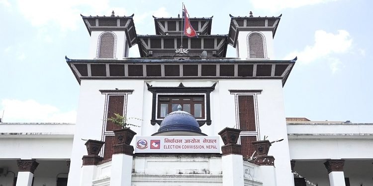प्राध्यापकहरू दलमा आबद्ध भए/नभएको विषयमा निर्वाचन आयोगले जवाफ माग्यो