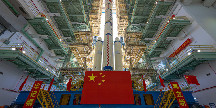 चीनको शेन्झाउ– १६ अन्तरिक्ष यान प्रक्षेपणका लागि तयार