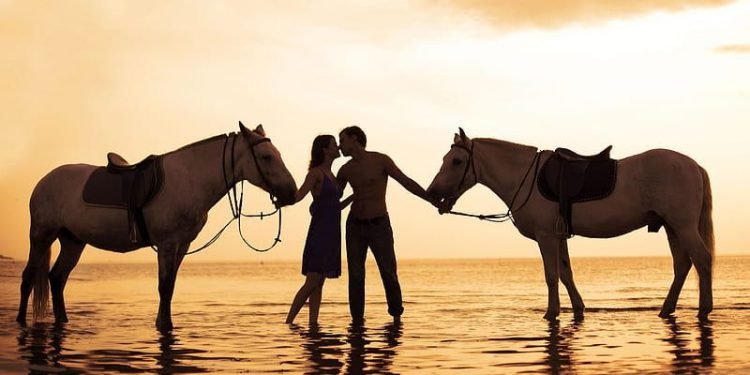 चुम्बनलाई यौन इच्छाको रूपमा किन लिइन्छ, दशकौँअघिको चुम्बन शैली किन फेरिएन ?