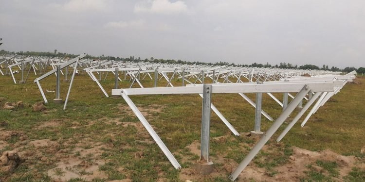 देशकै ठूलो सौर्य विद्युत् परियोजनाको काम द्रुतगतिमा