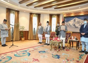 नवनियुक्त मन्त्री आचार्यद्वारा शपथ