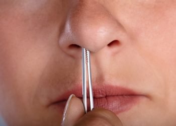 नाकभित्रको रौँ उखेल्न होशियार !