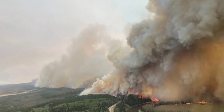 पेरुको सुन खानीमा आगलागी हुँदा कम्तीमा २७ जनाको मृत्यु