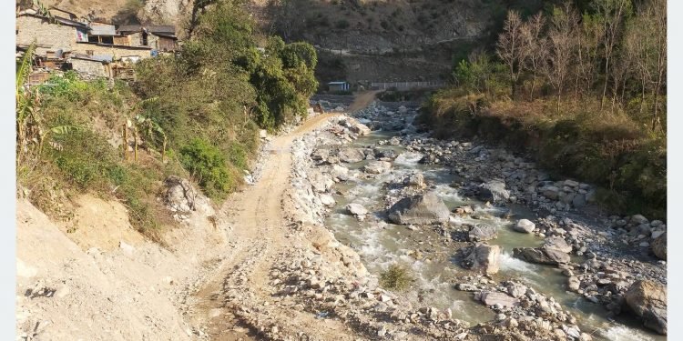 दुर्गम गाउँका बासिन्दालाई पुलकै चिन्ता