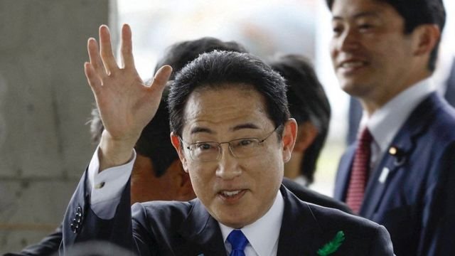 प्रधानमन्त्री निवासमा छोराले हालीमुहाली गरेपछि निजी सचिवबाट हटाइए