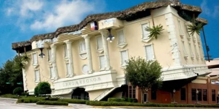 रोचक तथ्यः उल्टो उभिएको अनौठो घर