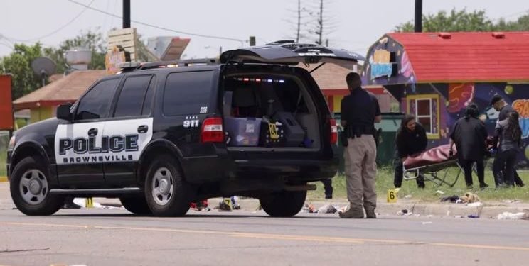 अमेरिकाको टेक्सासमा कारले ठक्कर दिदा ८ जनाको मृत्यु