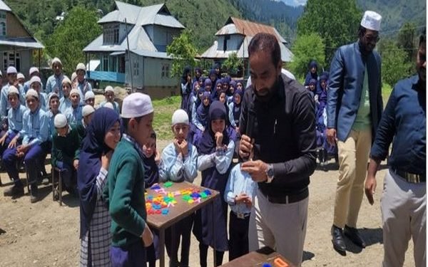 जम्मू–कश्मीरका विद्यालयमा बायोमेट्रिक हाजिरी प्रणाली लागू