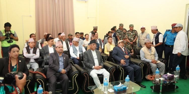 बाढीपहिरो प्रभावित क्षेत्रको जानकारी लिन प्रधानमन्त्री तुम्लिङ्टारमा