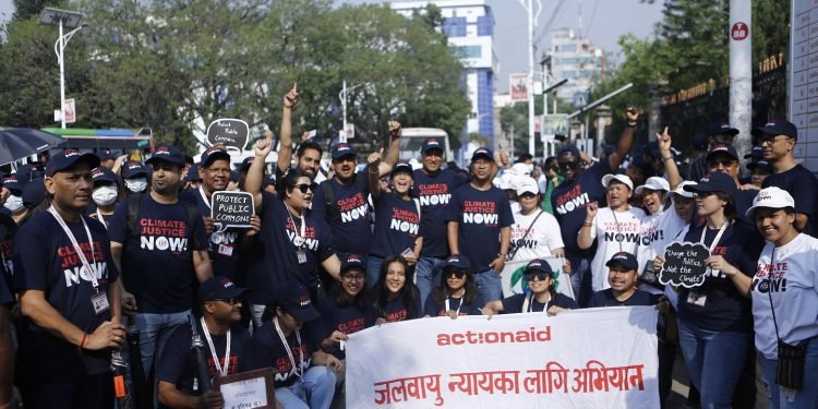 जलवायु न्यायको लागि मानव साङ्गलाको आयोजना