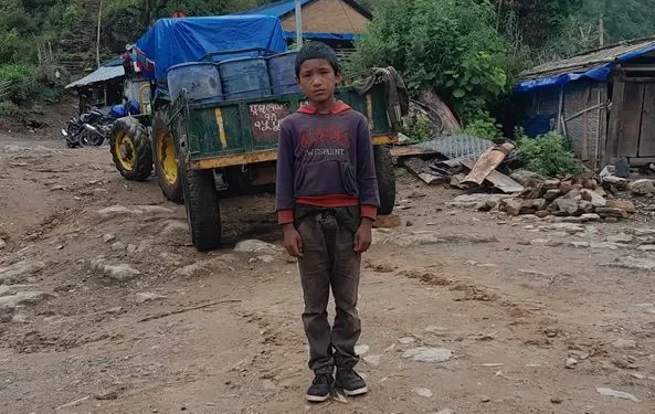 बुबाको मृत्युपछि बिचल्लीमा आशिष र अङ्कु