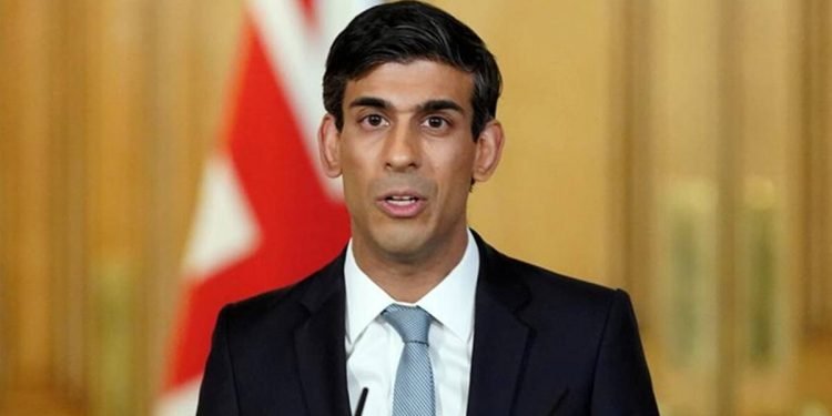 अबैध आप्रावासीलाई बेलायतमा कडाई, अब उनीहरुलाई पानी जहाजमा राखिने