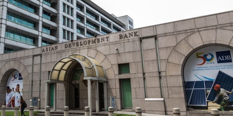 एडीबीद्वारा नेपालका लागि करिब ६ अर्ब ६० करोड ऋण स्वीकृत